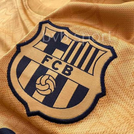 لوگوی دوختی تیشرت شورت دوم بارسلونا 2022-23 ورژن هوادار