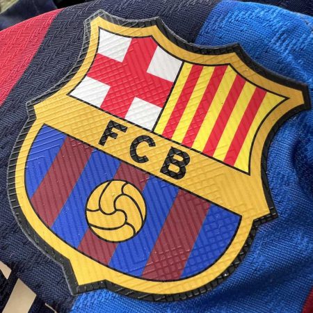 لوگوی ژلاتینی لباس اول بارسلونا 2022-23 ورژن پلیر