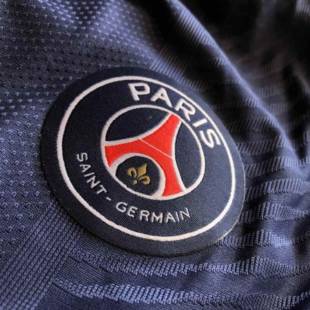 لوگوی لباس اول پاریسن ژرمن 2021-22 ورژن پلیر
