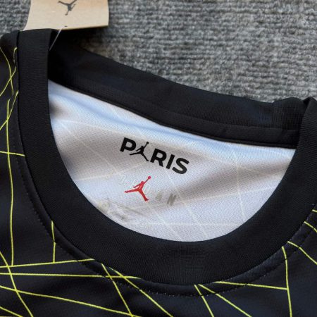یقه لباس چهارم پاریسن ژرمن 2022-23 (تیشرت شورت هواداری)
