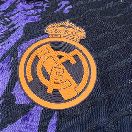 لوگوی ژلاتینی لباس دراگون رئال مادرید 2023-24 پلیری بنفش